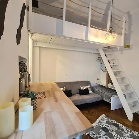 Apartment F1 Mezzanine Centre Nice, 1 A 4 Personnes, Quartier Liberation Nice